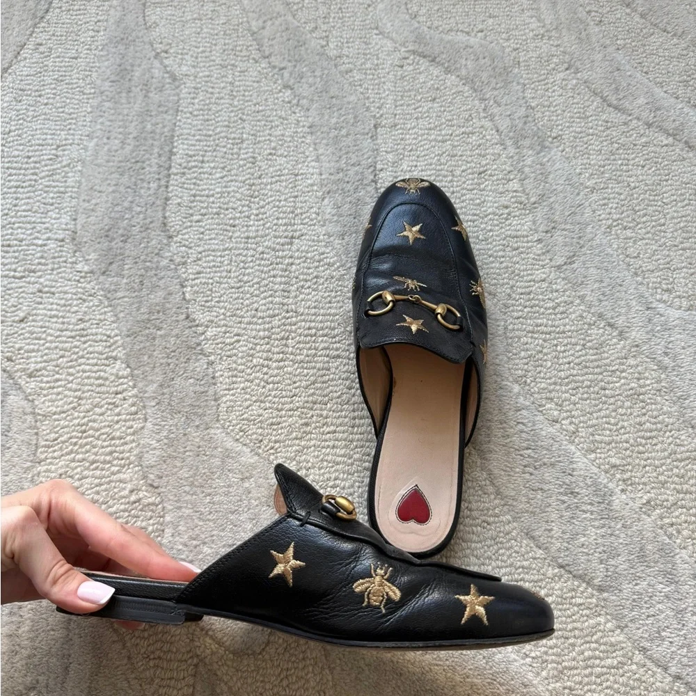 Gucci Black Leather Star-Embroidered Horsebit Mules with Red Heart Insole - Picture 6 of 6